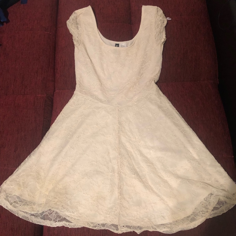 Cream H&M Foral Lace Short Sleeve Skater Dress